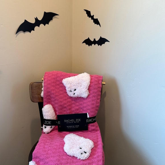 NEW Pink Ghost Throw Blanket 50” x 60” - Picture 6 of 8